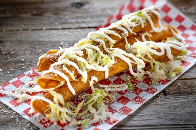 4 Tacos Dorados.